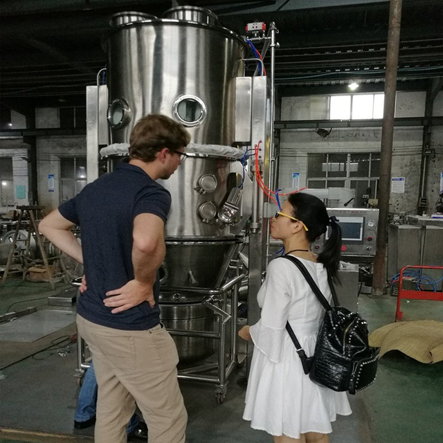 Brasil cliente testando e verificando super mixer e peletizador que ele comprou