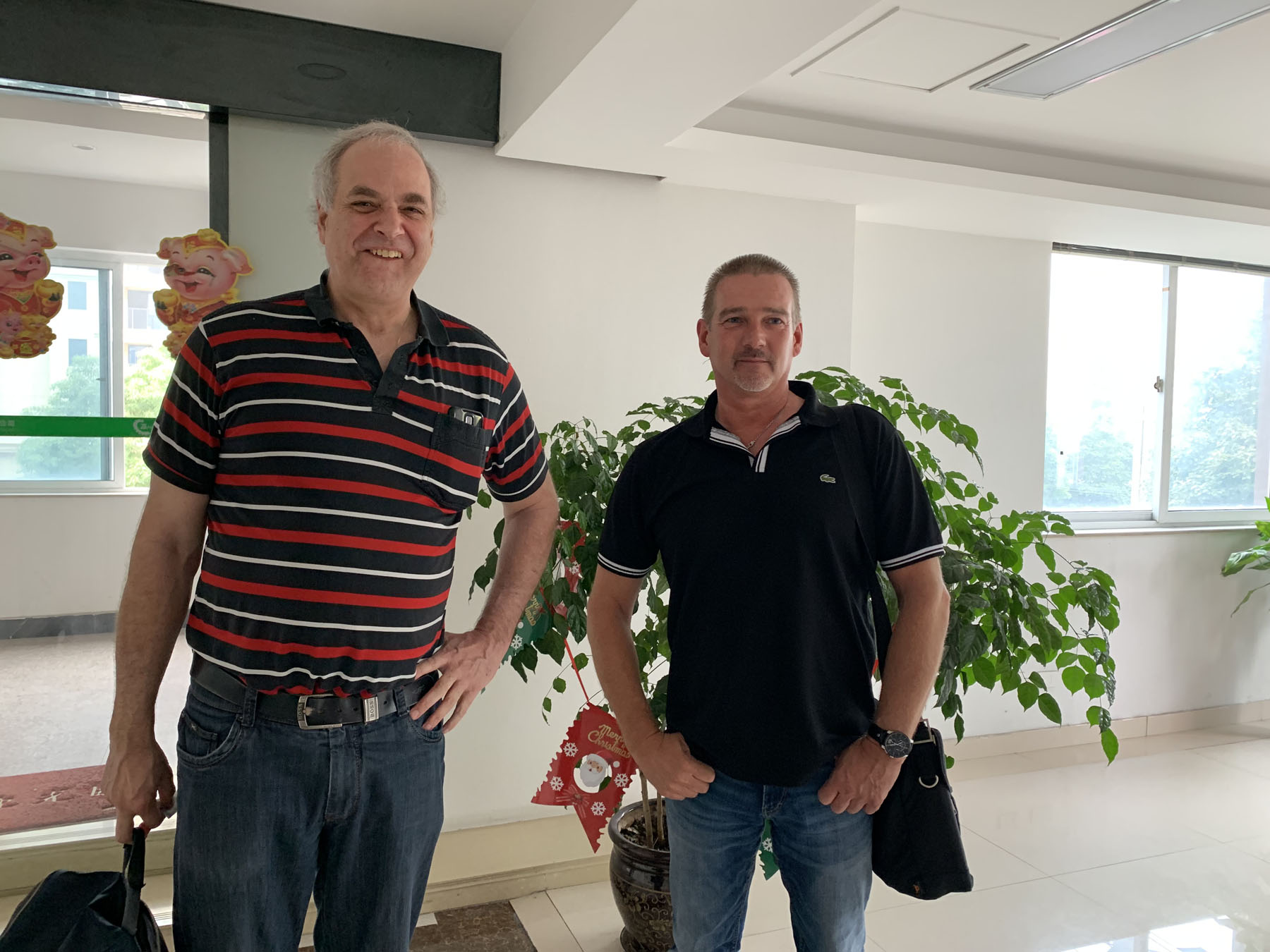 O cliente da CBV Alemanha nos visitou para enchimento de tubos e máquina de embalagem de bolhas