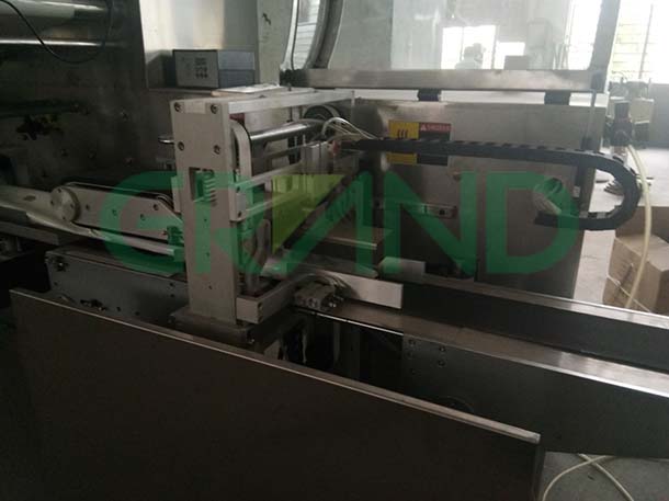 Detalhes da m&aacute;quina de dobrar e embalagem molhados