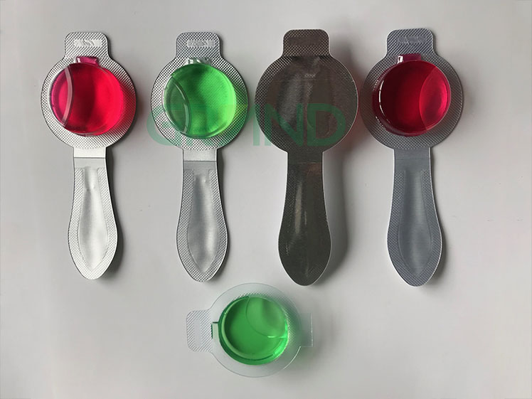 M&aacute;quina de enchimento e veda&ccedil;&atilde;o de l&iacute;quido para perfume de dose mono