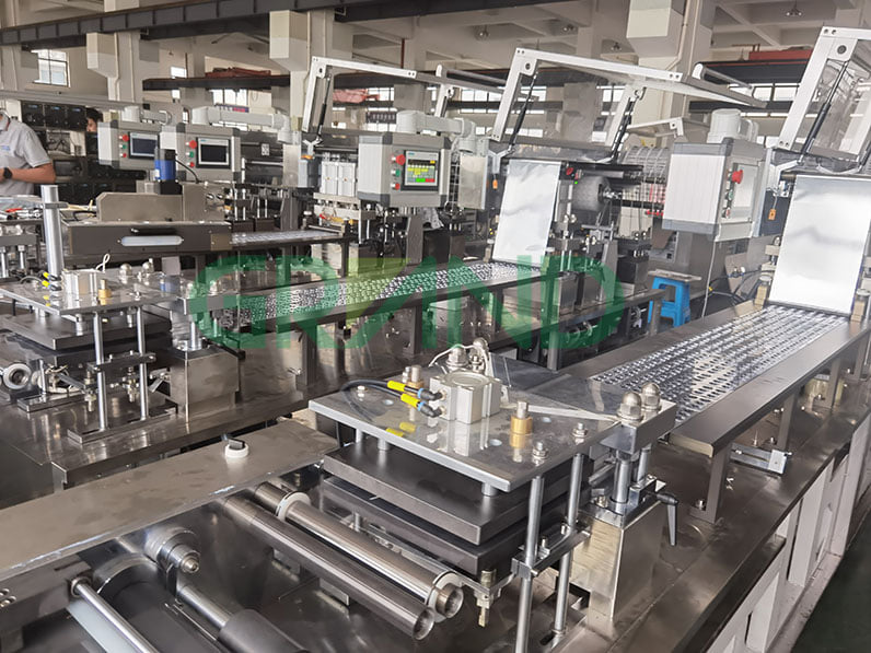 Tailândia - Bola de cotonete e máquina de embalagem de bolhas de álcool