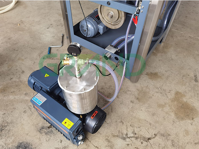 A bomba de v&aacute;cuo de &oacute;leo