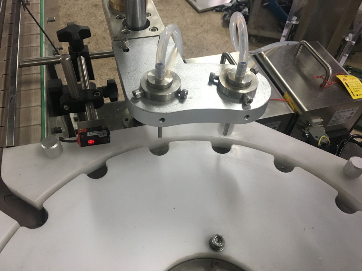 Desinfetante de &aacute;lcool M&aacute;quina de recheio de garrafas e capeamento03