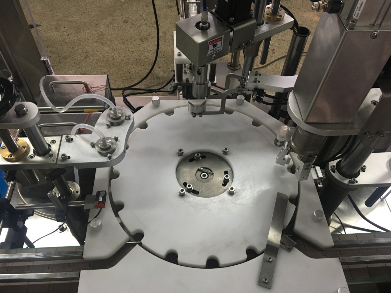 Desinfetante de &aacute;lcool M&aacute;quina de recheio de garrafas e capeamento02